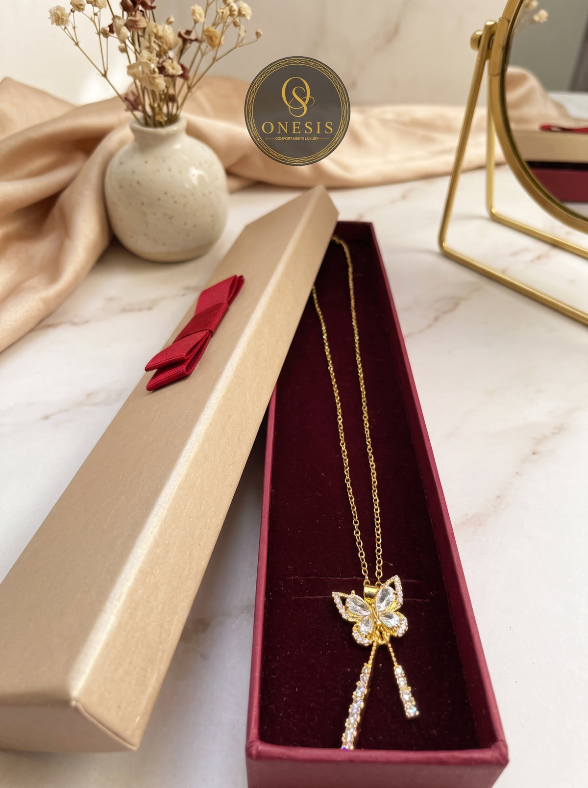 ✨ Colier „Papillon Royale” – Oțel Placat cu Aur 18K (5 Straturi)