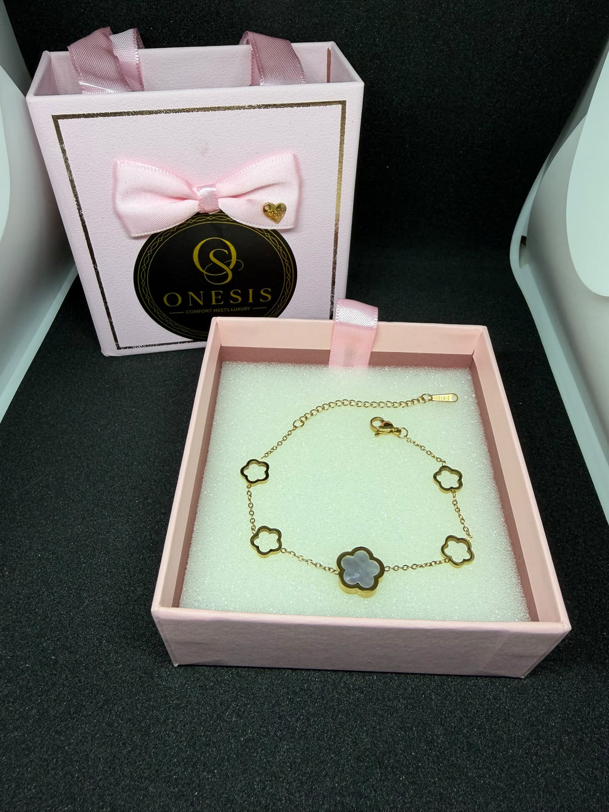 ✨ Brățară Reversibilă „Duo Clover” – Oțel Placat cu Aur 18K (Onix Negru / Sidef Alb)