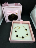 ✨ Brățară „Five Lucky Clovers” – Oțel Placat cu Aur 18K și Onix Negru